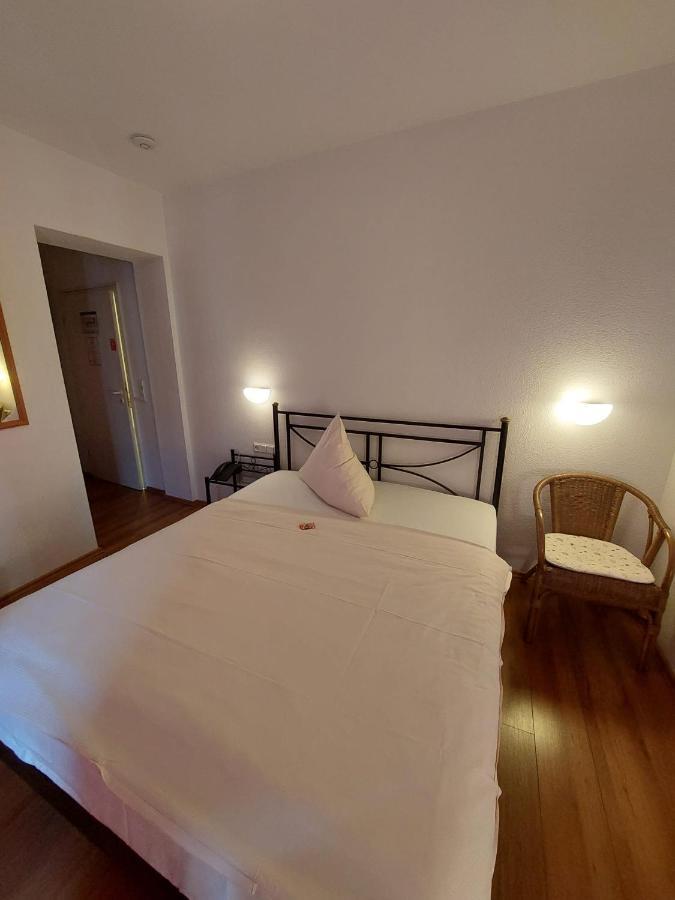 Hotel Goldener Stern Sankt Ingbert Buitenkant foto